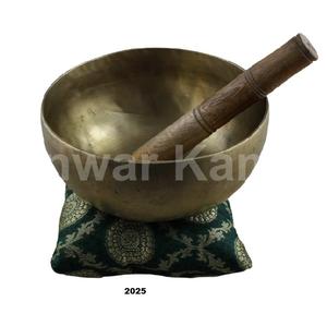 3ème oeil ou chakra pinéal A Note martelé à la main bol chantant de méditation tibétaine 5.5 pouces-bol de yoga - Product Image 3