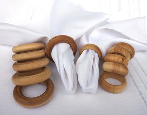 Wholesale Carved Brown Acacia Wood Napkin Rings Eco-Friendly Natural Wood Serviette Holders Table Decoration for Party - Product Image 1