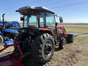 รถแทรกเตอร์ฟาร์ม Massey Ferguson 2850M 35 แรงม้า รุ่นล้ออัตโนมัติ พร้อมมอเตอร์ขับเคลื่อนเกียร์ที่ทนทาน พร้อมสำหรับงานหนัก - Product Image 3