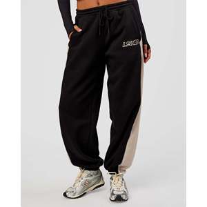 Pantalones Deportivos de Felpa para Mujer - Power Play Stitch Up en Negro y Beige Shale - Product Image 1