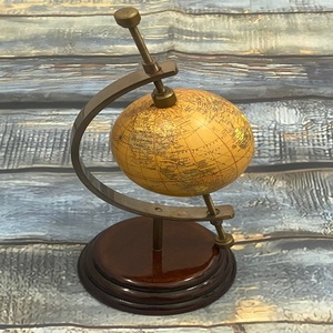 Laiton et bois écologique Art déco Globe carte du monde nautique fait à la main décor de maison ou de bureau - Product Image 1