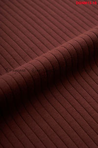 Label Premium Polo para hombre Botón de manga redonda roja Dobladillo acanalado a rayas Forma estándar Diseño ajustado Combinación de colores NM13 - Product Image 6