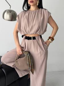 Ensemble deux pièces pour femme : Haut en mousseline sans manches à col halter avec volants et pantalon large – Tenue élégante printemps-été unie - Product Image 6
