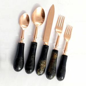 Diseño clásico Cuchillo de alta calidad Tenedor Cuchara Juego de cubiertos de acero inoxidable Plateado Cubiertos de boda real Mango negro - Product Image 5