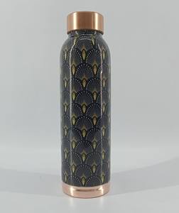 Botellas de cobre de calidad superior con patrones únicos Opciones de marca personalizadas Vasos de plástico - Product Image 5