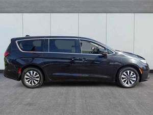 Autos Chrysler Pacifica Hybrid Touring L Touring L 4dr Mini-Van usados con volante a la izquierda y a la derecha en venta - Product Image 5