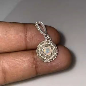 925 argent Sterling naturel diamant opale pendentif à facettes multi-feu pierre précieuse Vintage charmant coupe chrétien bijoux pour enfants - Product Image 1