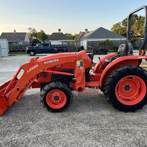 คุณภาพสูงสำหรับรถแทรกเตอร์4WD L3301 70HP พร้อมปั๊มเฟืองขับและกระปุกเกียร์-สร้างมาเพื่อใช้งานทางการเกษตรที่หนักหน่วง - Product Image 6