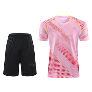Tenue de football de haute qualité pour adultes, fabriquée en usine, pour hommes, vêtements de sport de haute qualité avec nom d'équipe personnalisé, ensemble de tenue de football - Product Image 1