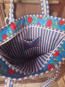 Sac fourre-tout en coton matelassé fait main avec motif floral, écologique, fermeture éclair réversible, logo personnalisé, imprimé à la main, chaînes - Product Image 4