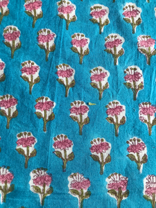 Tissu en coton imprimé à la main, base bleu sarcelle avec motif floral Buti rose |   Textile traditionnel indien à petits motifs - Product Image 3