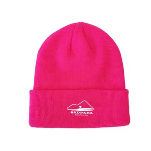Gorro de acrílico cálido, perfecto para deportes al aire libre y ropa informal, ajuste moderno y relajado - Product Image 3