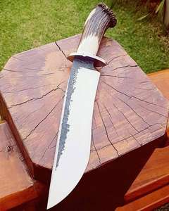 Cuchillo Bowie de Supervivencia Hecho a Mano con Hoja de Acero al Carbono y Mango de Cuerno de Ciervo - Product Image 6