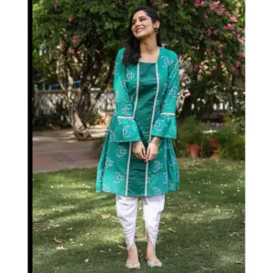 Ensemble Kurta en coton pour femmes écologiques - Vêtements élégants et durables - Product Image 5