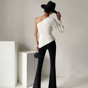 Pull pour femme vintage fait main, respirant et chaud, style coréen, col à nœud, logo frontal, design asymétrique épaules dénudées pour l'automne - Product Image 1