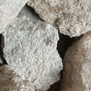 Pirofilita Industrial en Trozos para Rellenos de Masterbatch y Modificación de Plásticos con Alta Pureza y Fácil Dispersión - Product Image 1