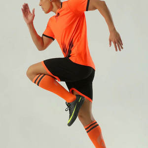 Kit de football personnalisé OEM avec nom de l'équipe et numéro d'uniforme d'entraînement de football confortable - Product Image 5