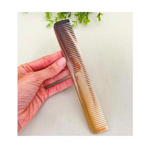 Peine de cuerno respetuoso con el medio ambiente, herramienta duradera hecha a mano con acabado pulido de cuerno, perfecto para el cuidado diario del cabello y la barba - Product Image 4
