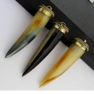 Magnifique pendentif en corne de buffle naturelle, artisanat indien écologique sur le thème de l'amour - Product Image 6