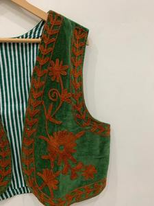 Abrigo de cintura bordado de terciopelo Chaqueta corta Suzani de terciopelo Abrigo de cintura bohemio para mujer Disponible al mejor precio - Product Image 3