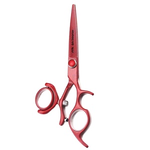 Ciseaux de coupe de cheveux de bord de rasoir de barbier Ciseaux de coiffure rouges élégants pour une utilisation en salon avec anneau de doigt réglable - Product Image 1