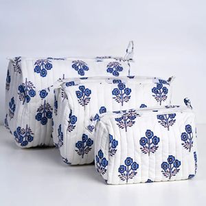 Juego de neceser acolchado de algodón hecho a mano Kantha, estuche de maquillaje con patrón de costura floral blanco de estilo indio ecológico para joyería 3 - Product Image 1
