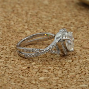 Anillo de diamante cultivado en laboratorio de oro de lujo 1,50 quilates corte de corazón VVS2 E Color IGI certificado ético sostenible proveedor mayorista - Product Image 5