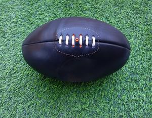 ลูกฟุตบอลรักบี้แบบปกติ วัสดุยางสังเคราะห์ ปรับแต่งได้ สีและโลโก้ตามต้องการ คุณภาพดีที่สุด - Product Image 1