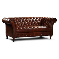 Canapé Chesterfield en bois au design moderne et contemporain, trois places, luxe, pour salon, extensible et convertible, mobilier d'entrepôt