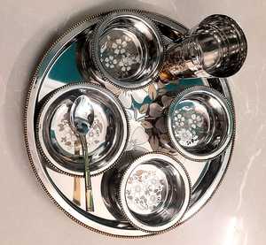 Venta caliente tradicional de 6 piezas Bhojan Thali Set Regular de acero inoxidable y bronce Plato de cena sólido Kansa Thali Vaso Postre - Product Image 3