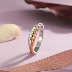 แหวน Jeulia Two-Tone Twist Star-แหวนเปิดดีไซน์ทันสมัยทำจากสแตนเลสสตีลชุบทอง 18K - Product Image 3