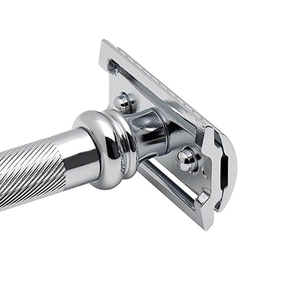 มีดโกนหนวด Kaamir Instruments สีดำด้าน รุ่นพรีเมียม สำหรับผู้ชาย ด้ามจับสแตนเลสกันลื่น ใบมีดเดี่ยวสแตนเลสอย่างดี - Product Image 3