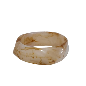Brazalete de Resina Acrílica con Patrón Ondulado y Veteado Crema, Duradero, Orgánico, de Tono Neutro, Diseño de Espiral, Grueso, de Diseñador - Product Image 3
