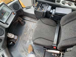 Chargeuse-pelleteuse Caterpillar 966M 2017, moteur diesel 70KW, composants hydrauliques HYDAC, garantie de 3 ans, haute efficacité opérationnelle - Product Image 4