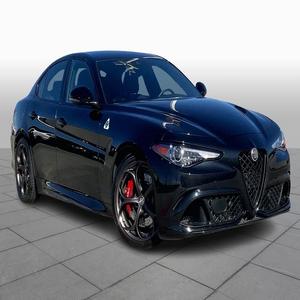 Alfa Romeo Giulia Quadrifoglio 2023, Motor V6 de 2.9L, Tracción Trasera, Sedán Automático - Product Image 1
