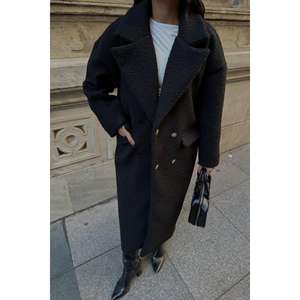 Abrigo de Mujer en Bouclé Negro - Product Image 3