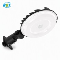 Lampe de grange LED 100W du crépuscule à l'aube, lumière de sécurité étanche IP65 avec cellule photoélectrique, CCT réglable 3500K/4000K/5000K, montage mural