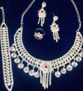 Le classique vintage plaqué or 24 carats du fabricant indien comprend des broches de collier en cuivre inspirées de la mode USA France Diamond - Product Image 4