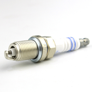 Bougies d'allumage en alliage de nickel FR7DC +8 à noyau en cuivre 0242235666 Pièces de moteur de <span class=keywords><strong>voiture</strong></span> pour Chrysler Dodge Nissan - Product Image 2