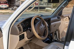 Toyota Land Cruiser 2002 d'occasion, sans réserve, moteur V8, 4x4, différentiel central verrouillable, non modifié - Product Image 4