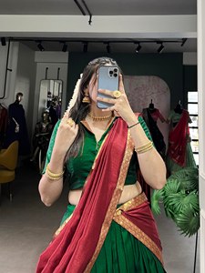 Estilo tradicional damas de honor Lehenga Choli hermosa tela de seda pura Chanderi con Zari tejido borde trabajo boda desgaste - Product Image 3