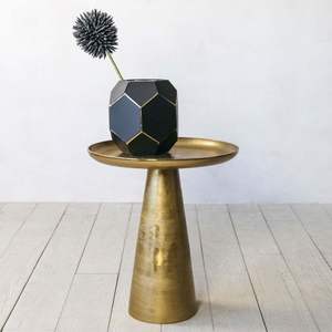 Table d'appoint en laiton au design haut de gamme avec combinaison de verre et de laiton pour un décor élégant pour l'exportation mondiale depuis l'Inde - Product Image 6