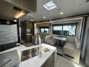 Meilleure Vente - NOUVEAU Modèle Moderne - OCCASION Neuf 2026 Coachmen Freelander 30RS Prêt à être expédié avec livraison porte-à-porte - Product Image 3