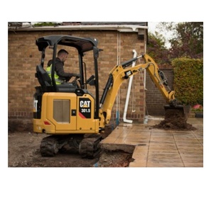 Mini-excavatrice CAT 301.5 durable, équipée d'un poids opérationnel de 1775 kg et d'une profondeur de fouille de 2340 mm. - Product Image 5