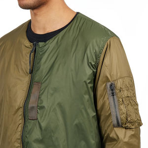 เสื้อแจ็กเก็ตผ้าซาตินสำหรับทุกฤดูกาลสไตล์เบสบอลบอมเบอร์ออกแบบได้เองพร้อมแผ่นแบรนด์ทีมและสตรีทแวร์ - Product Image 5