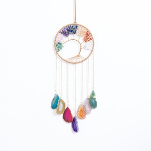 Attrape-rêves bohème moderne en cristal avec tranches d'agate en pierre naturelle et chaîne dorée, ornement suspendu pour mariage - Product Image 1