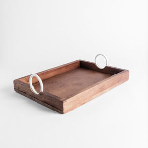 Plateau de service en bois de manguier artisanal avec poignées en métal blanc rectangulaires Plateau décoratif pour table basse pour la maison et l'hôtel - Product Image 1