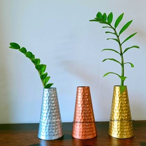 Vases à fleurs en métal martelé multicolore pour la maison et le mariage Vases à fleurs décoratifs de luxe Artisanat - Product Image 1