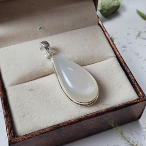 Colgante fino de Plata de Ley 925 con piedra lunar blanca cabujón piedra preciosa hecha a mano forma de pera diamante chapado en oro al por mayor - Product Image 3