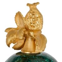Vases décoratifs en malachite au design moderne avec accents en laiton